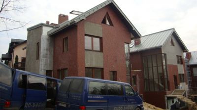 Libertów k/Krakowa, 2010r – Zespół budynków wielorodzinnych pow. 1250m2 Remont pokrycia dachu w technologii podwójnego rąbka stojącego z blachy aluminiowej