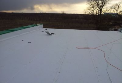 Nowy Kłopoczyn, 2012r – Zakład przetworów owocowych pow. 350 m2 Kompleksowe pokrycie dachu membraną PVC  wraz z obróbkami blacharskimi.