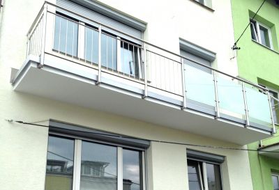 Kompleksowy remont balkonu wraz z montażem nowej balustrady rok.2014 Warszawa ul. Wernyhory 8a, Warszawa